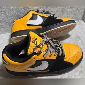 Size 10 Nike SB Low Zoom Team Edition "New York Taxi"